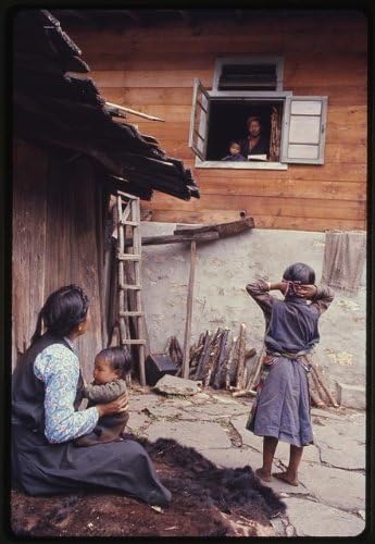 צילום היסטורי -פינדס: משפחת יורבו, בית, אם, ילדים, בית, לחונג, סיקים, הודו, אליס קנדל